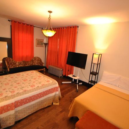 Ewr Airport Multilevel Guest House Room With 2-3 Beds Newark Eksteriør bilde
